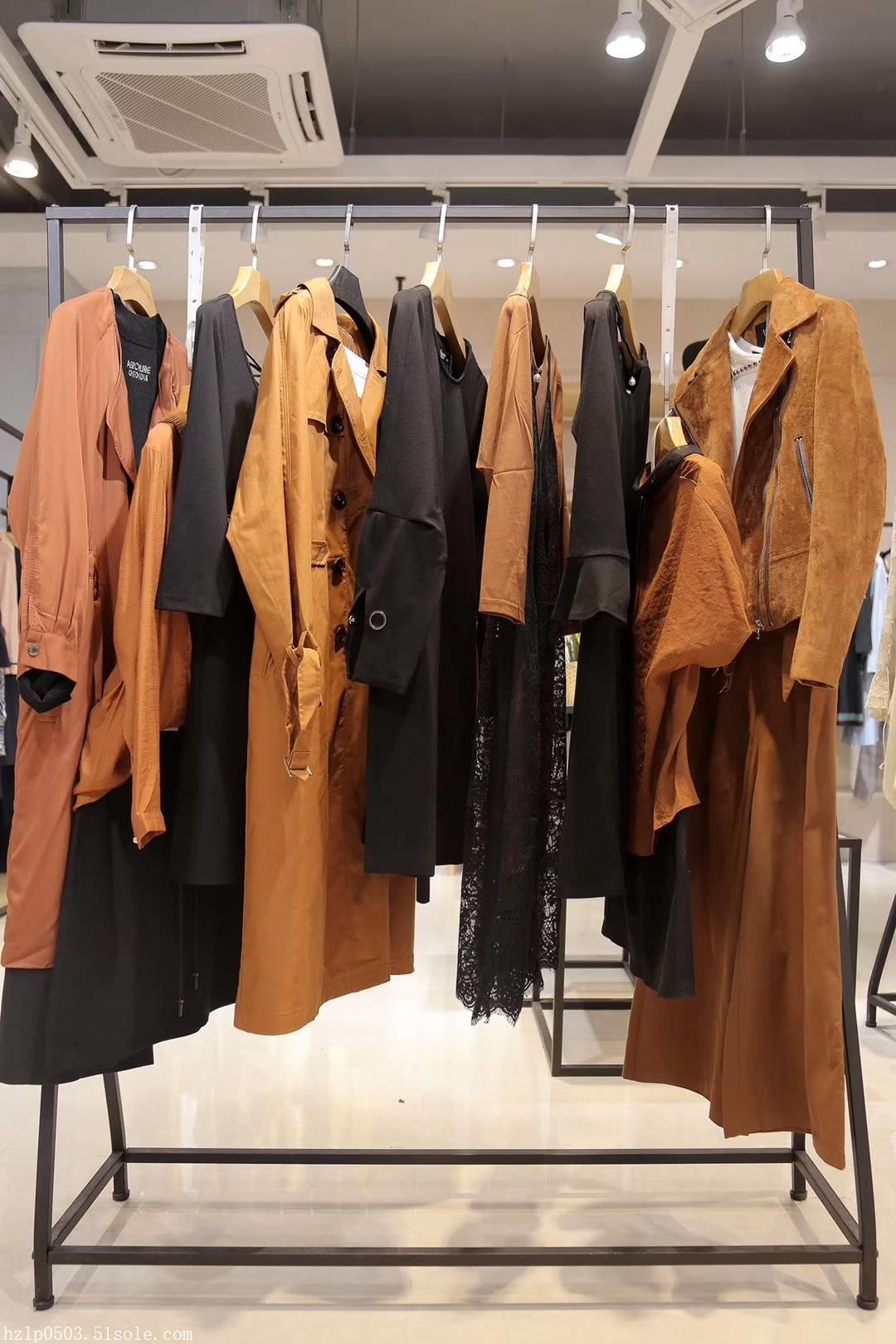 武汉品牌折扣女装华丹尼 2018年秋冬女装组合包及饰品批发指南