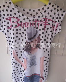 夏日地摊热销首选 女式印花圆领短袖T恤，厂家一手货源与搭配饰品推荐